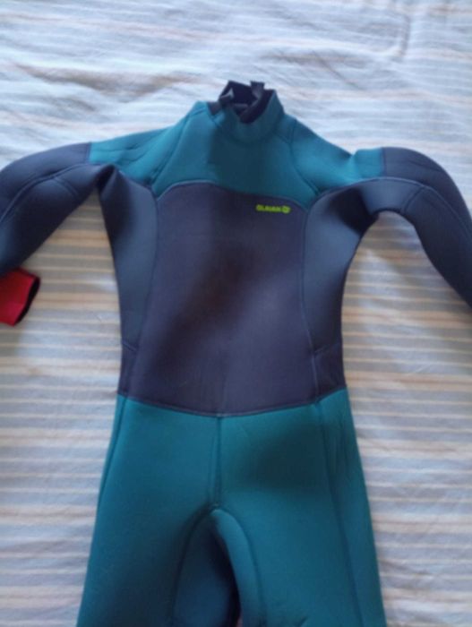 Fatos de surf Olaian e Tribord