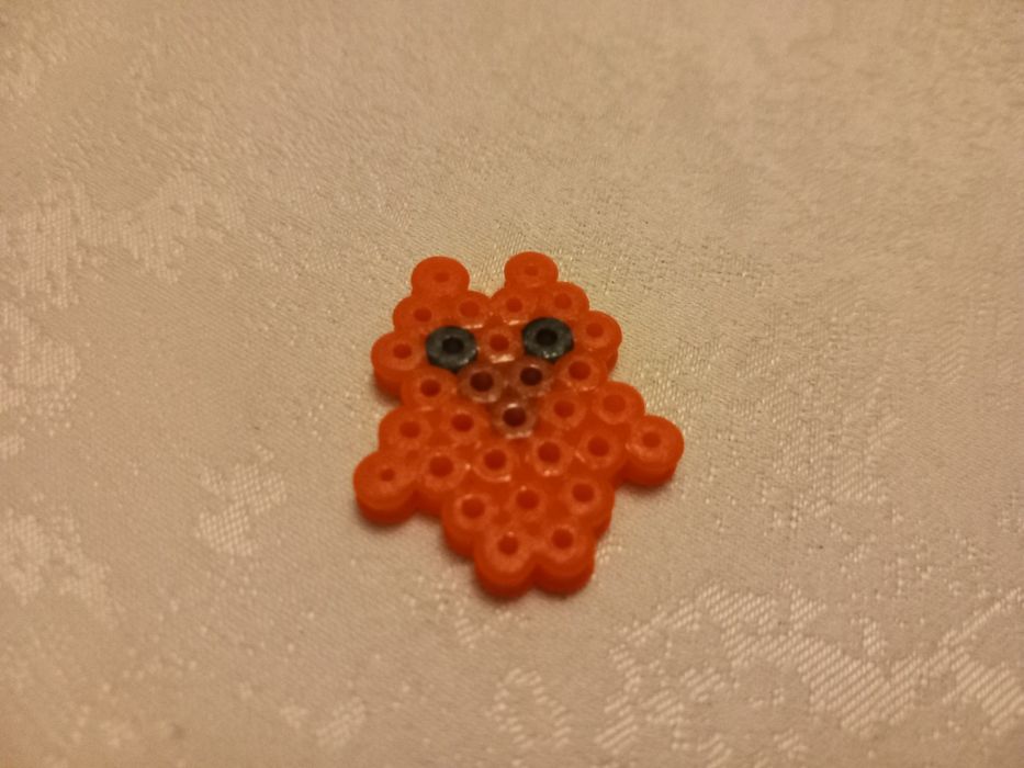 Zawieszka ręcznie robiona z prasowanych koralików