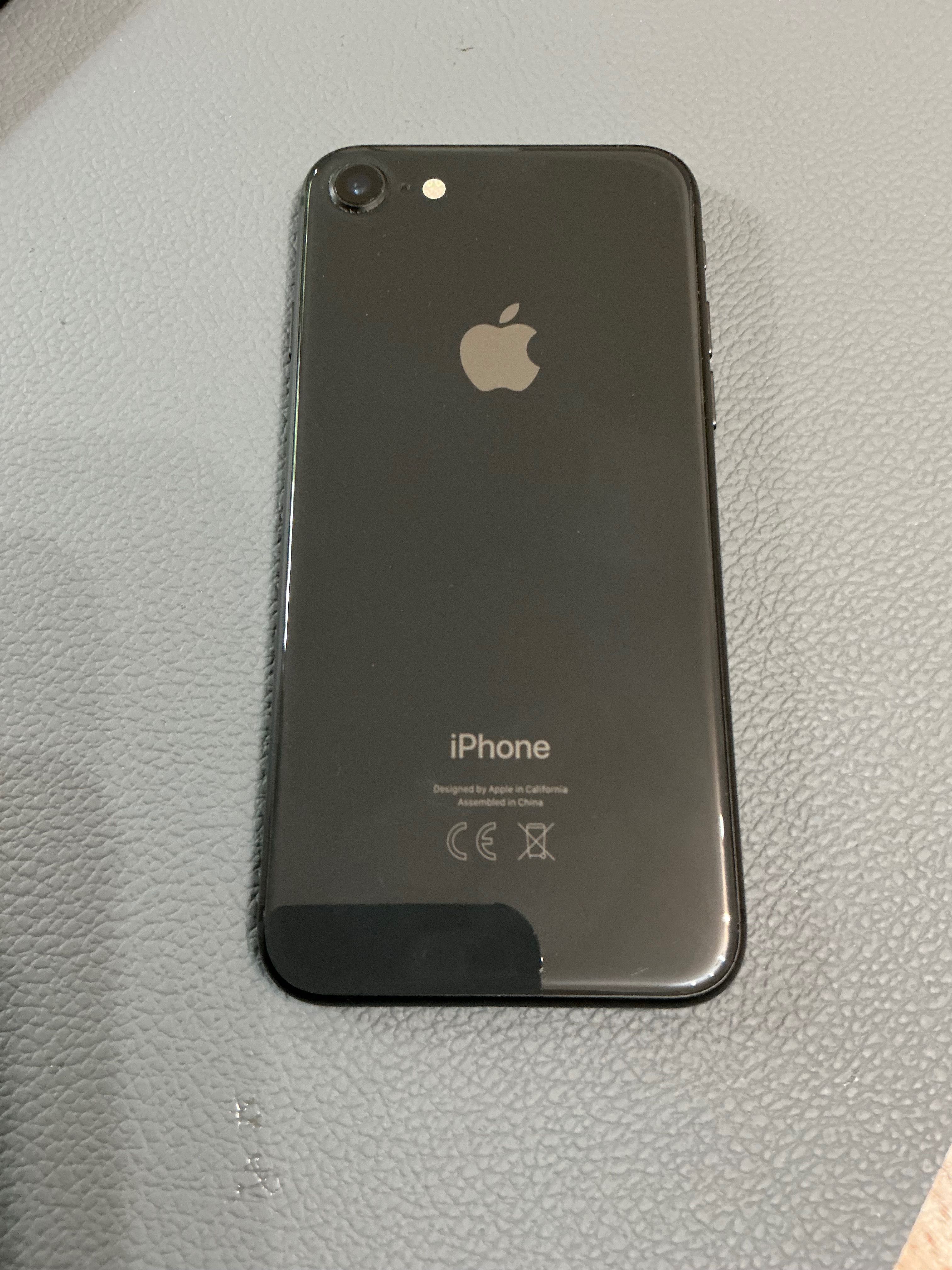 iPhone 8, stan idealny + etui, jak nowy