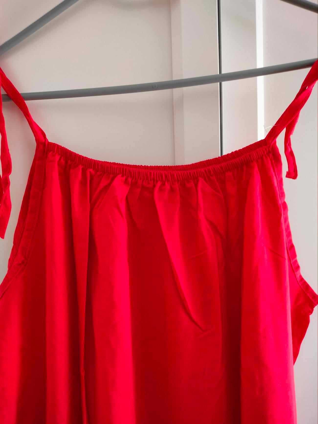 Czerwona letnia sukienka