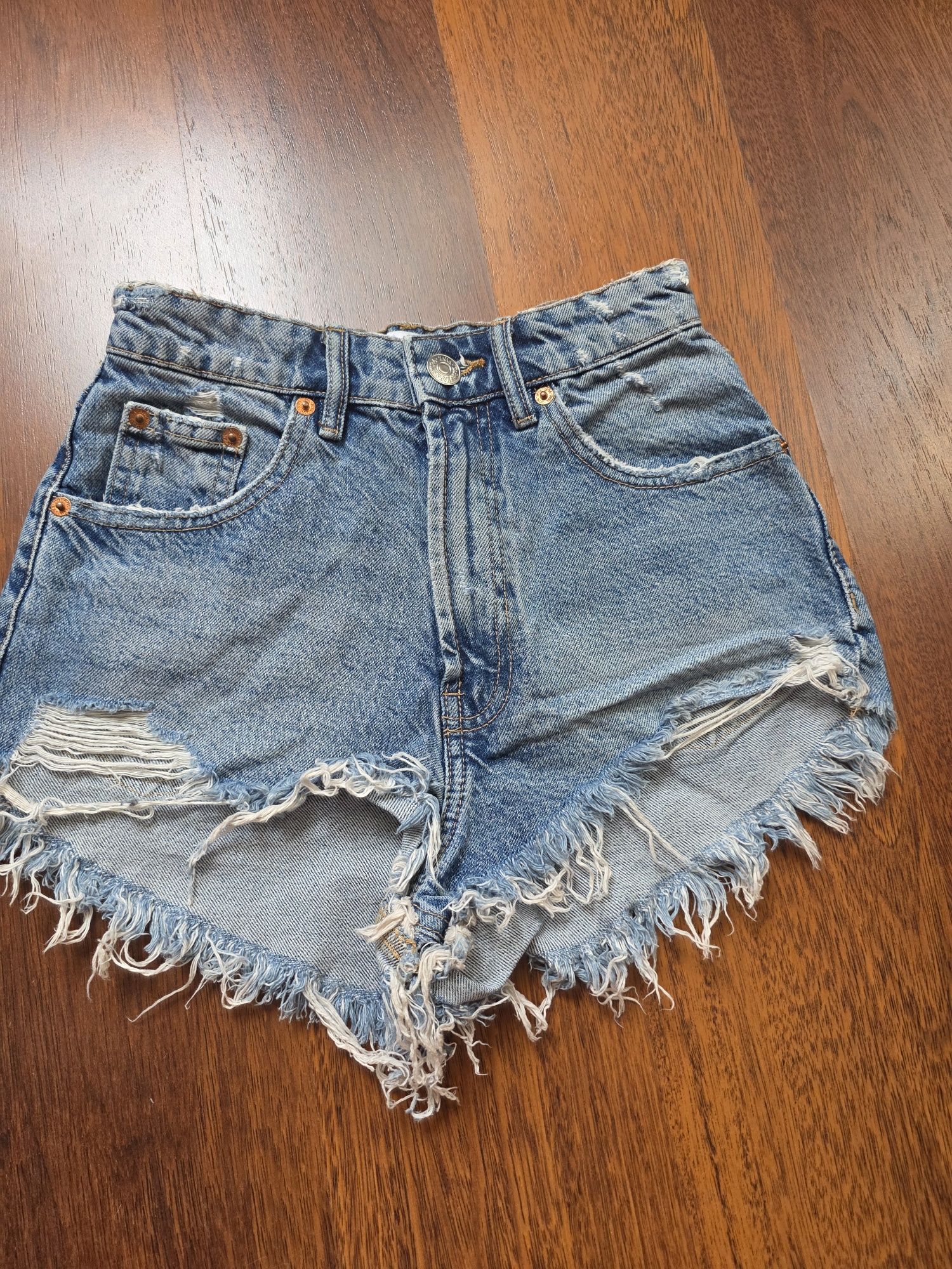 Женские джинсовые шорты zara 34