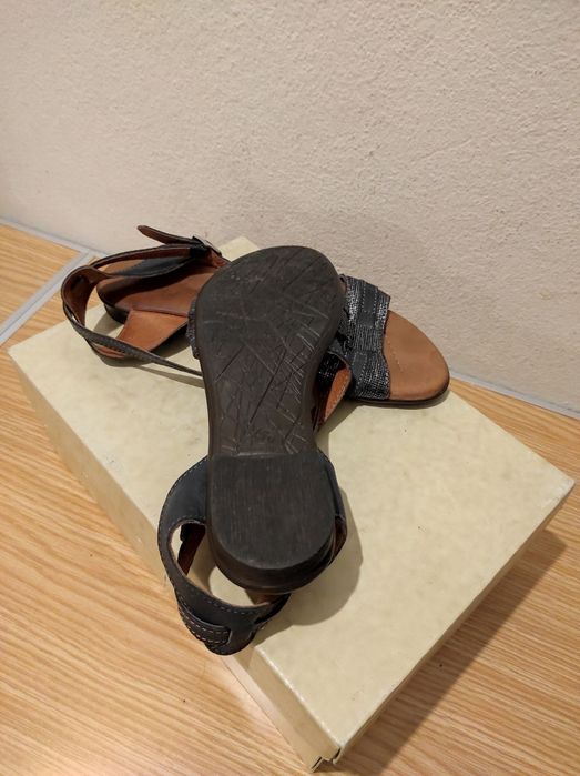 Sandálias Rastos e Pegadas n.º38