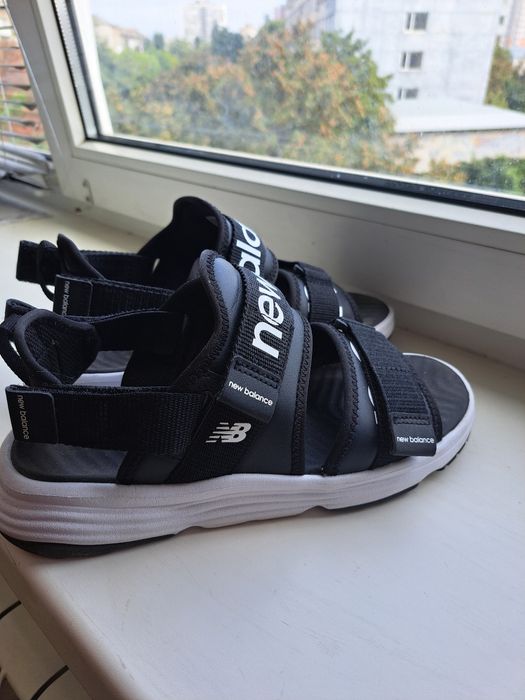 Сандалі жіночі new balance