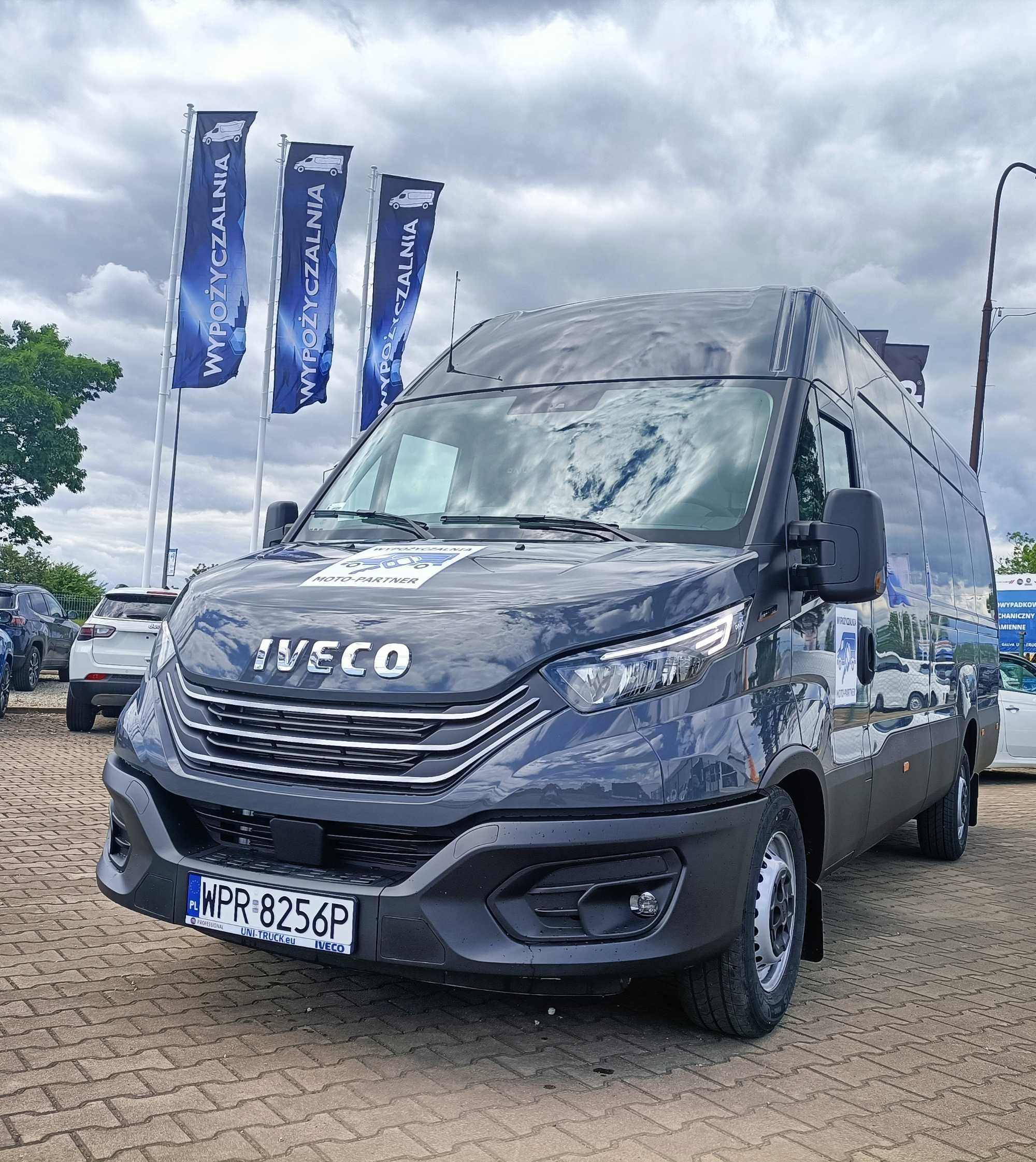 Wynajem busa Iveco Daily 16m3 /blaszak/dostawczy 6palet/paleciak