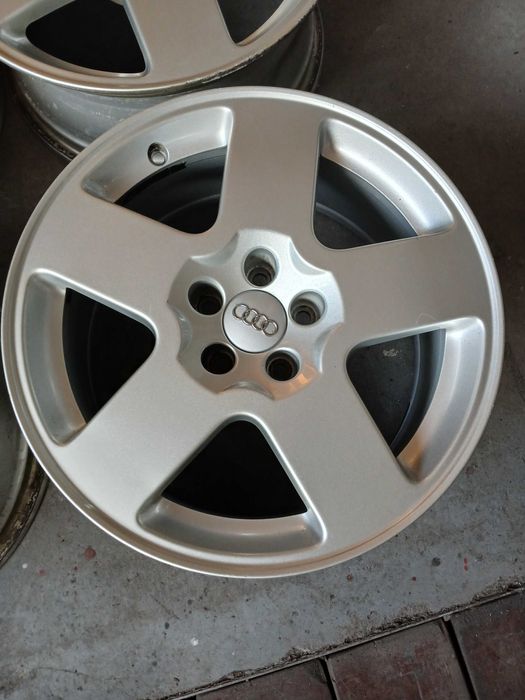 Felgi aluminiowe Audi TT A3 5x100 7j16 et31 ch 57,1 oryg vw skoda 8n0