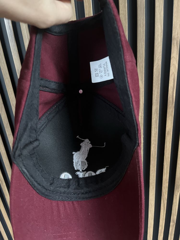 Bordowa czapka z daszkiem POLO