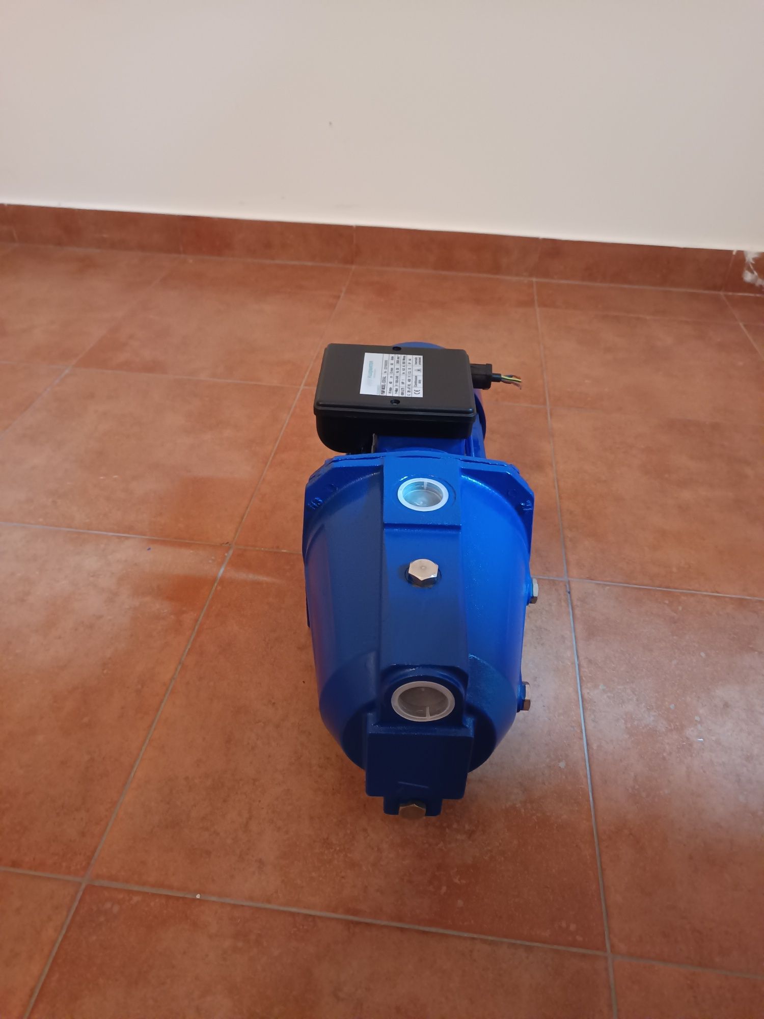Bomba de água nova
