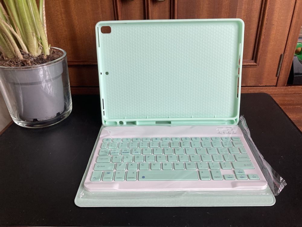 Capa Teclado para iPad 10.2”/10.5”