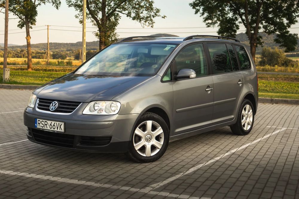 Volkswagen Touran 105km 6b pierwszy właściciel zadbany serwis hak