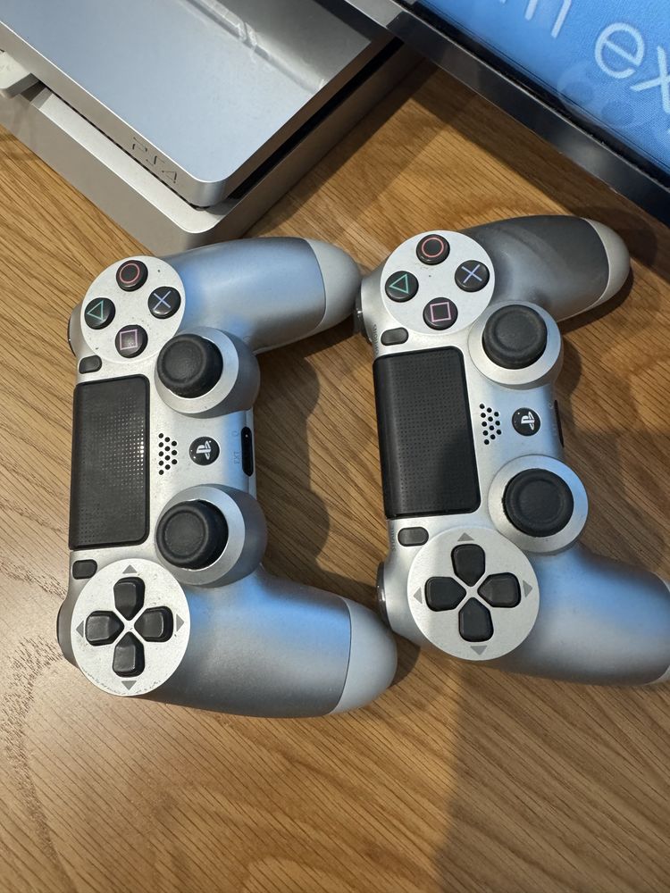 Ps4 slim silver + 2 comandos + fifa 18 + gta V