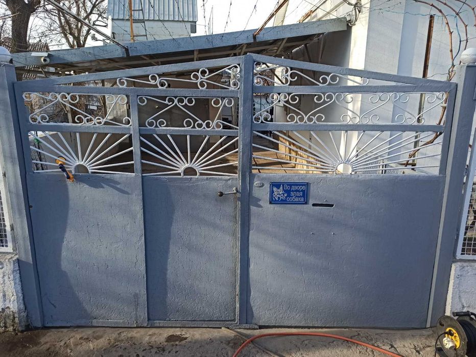 Продам ворота с встроенной калиткой