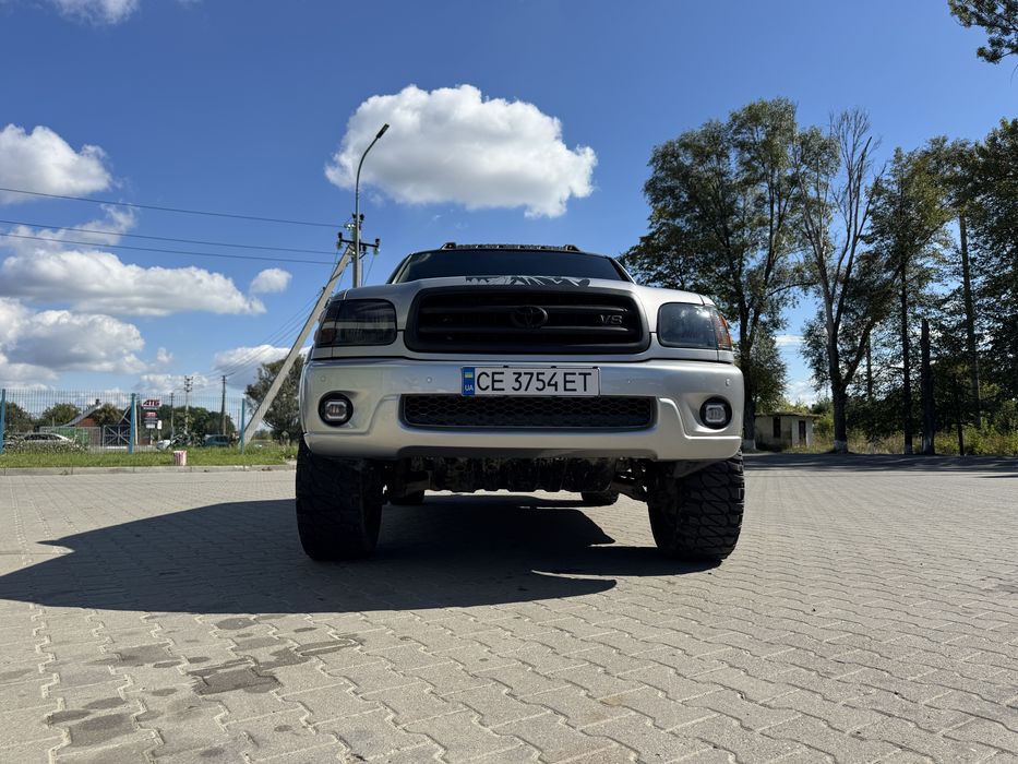 TOYOTA SEQUOIA  у відміному стані як зовні так і технічно.