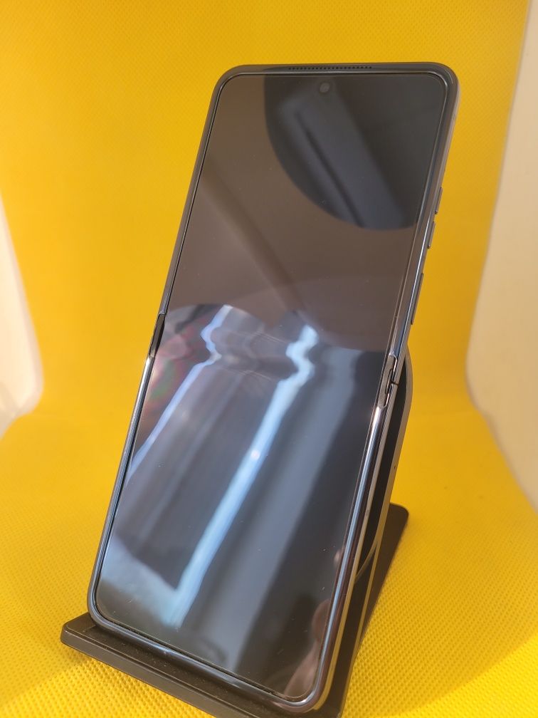Razr 2024 8/256 gb