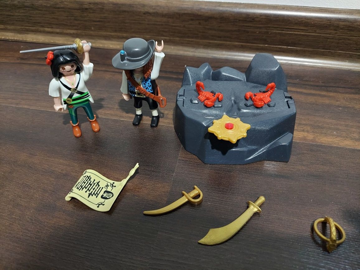 Playmobil Pirates Ukrywanie skarbu (6683) Piracka kryjówka skarbów