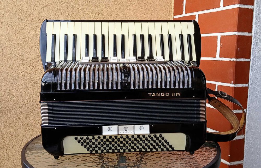 Akordeon HOHNER TANGO IIM 96 basów
