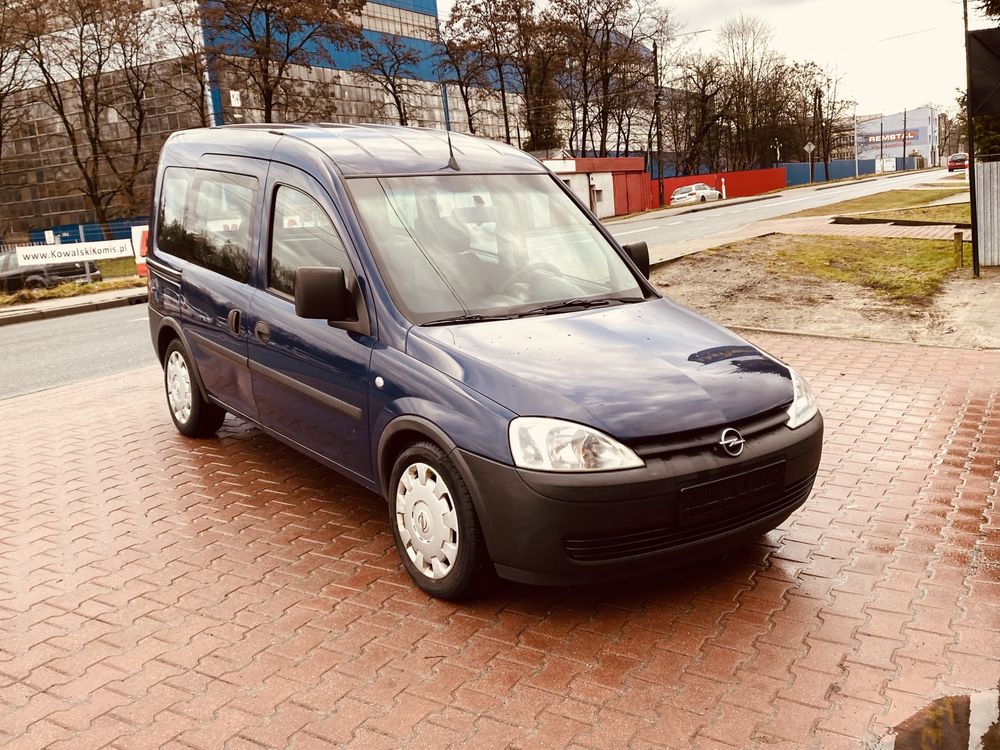 sprzedam opel combo rok 2008 poj 1,3 przeb klimatyzacja  5-osób