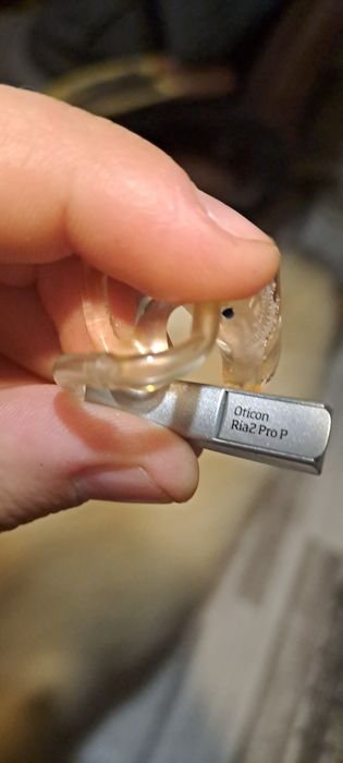 Продам слуховой аппарат Oticon