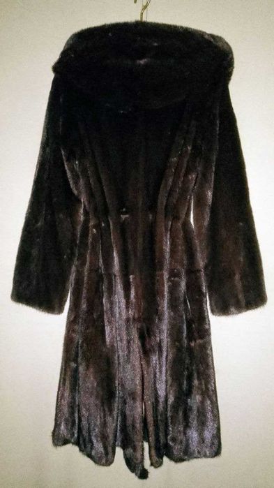 Норковая шуба с капюшоном, сзади разрез