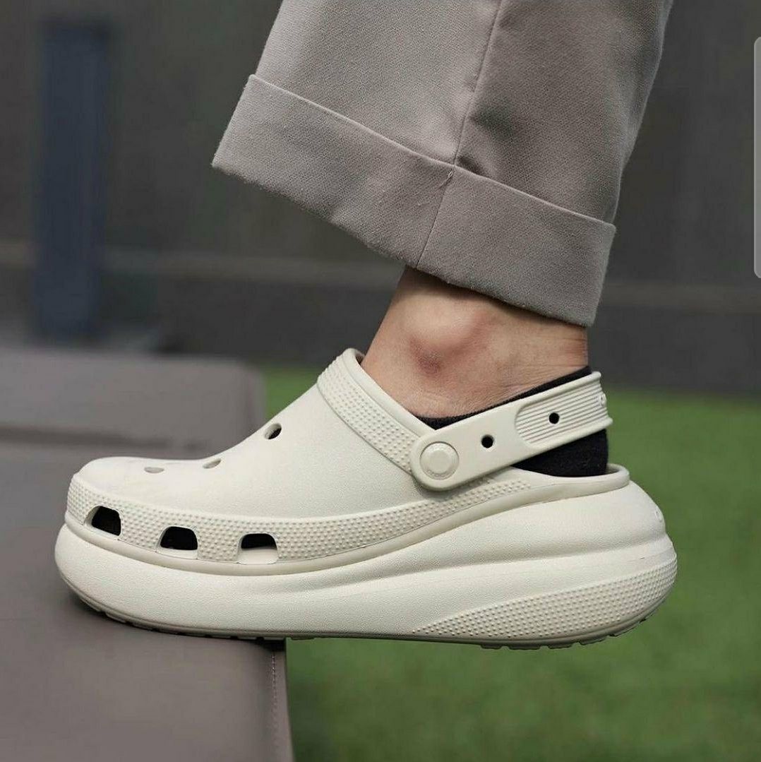 Новинка модель Crocs crush clog bono white black.  Крокси краш беж