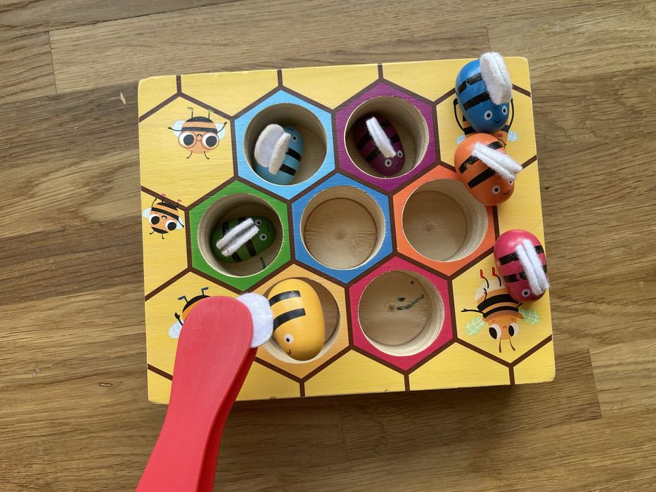 Гра-сортер маленькі бджілки