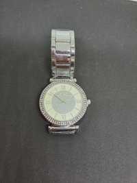 Srebrny zegarek na bransoletce