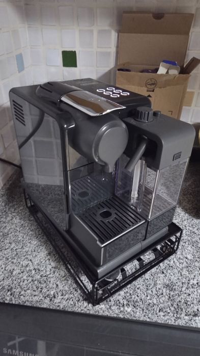 Maquina de Café Nespresso Delonghi Lattissima