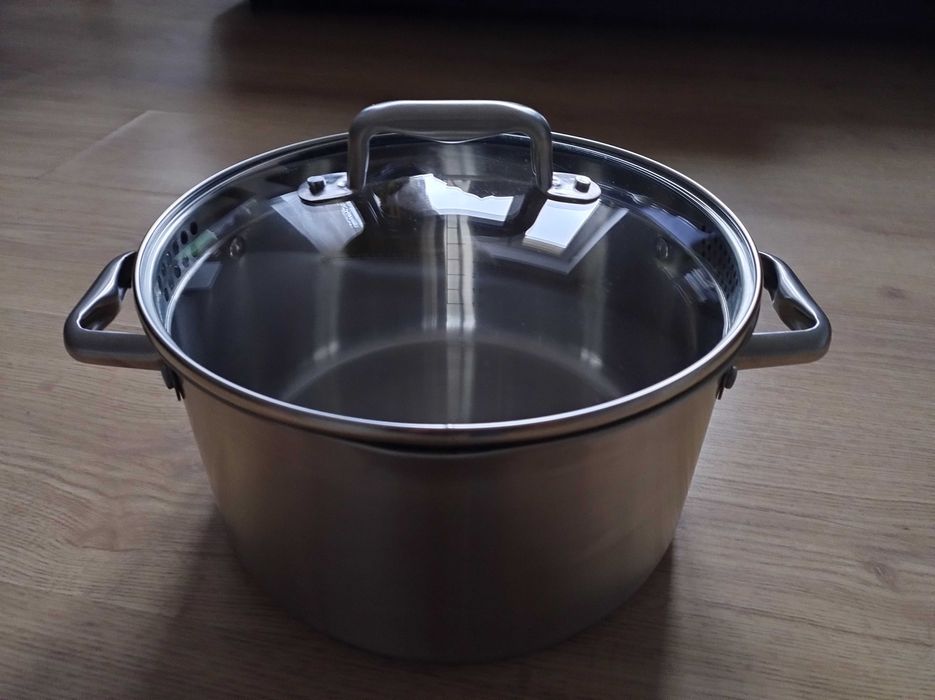 Nowy garnek ze stali nierdzewnej o pojemności 5 l, śr.25 cm - indukcja