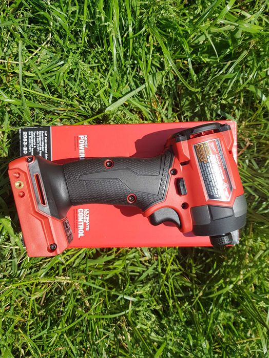 Шуруповерт импакт аккумуляторный Milwaukee 2953-20 M18 FUEL