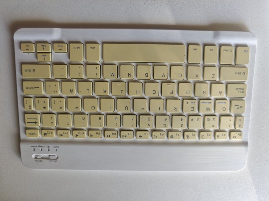 Bluetooth Keyboard magnétic ultra light weight silent keys