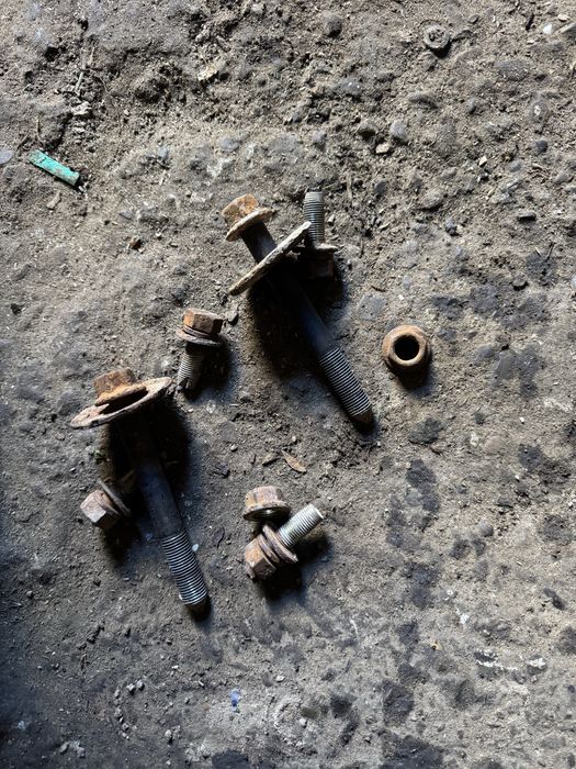 Задній підрамник ричаги Хюндай Санта Фе 1 комплект