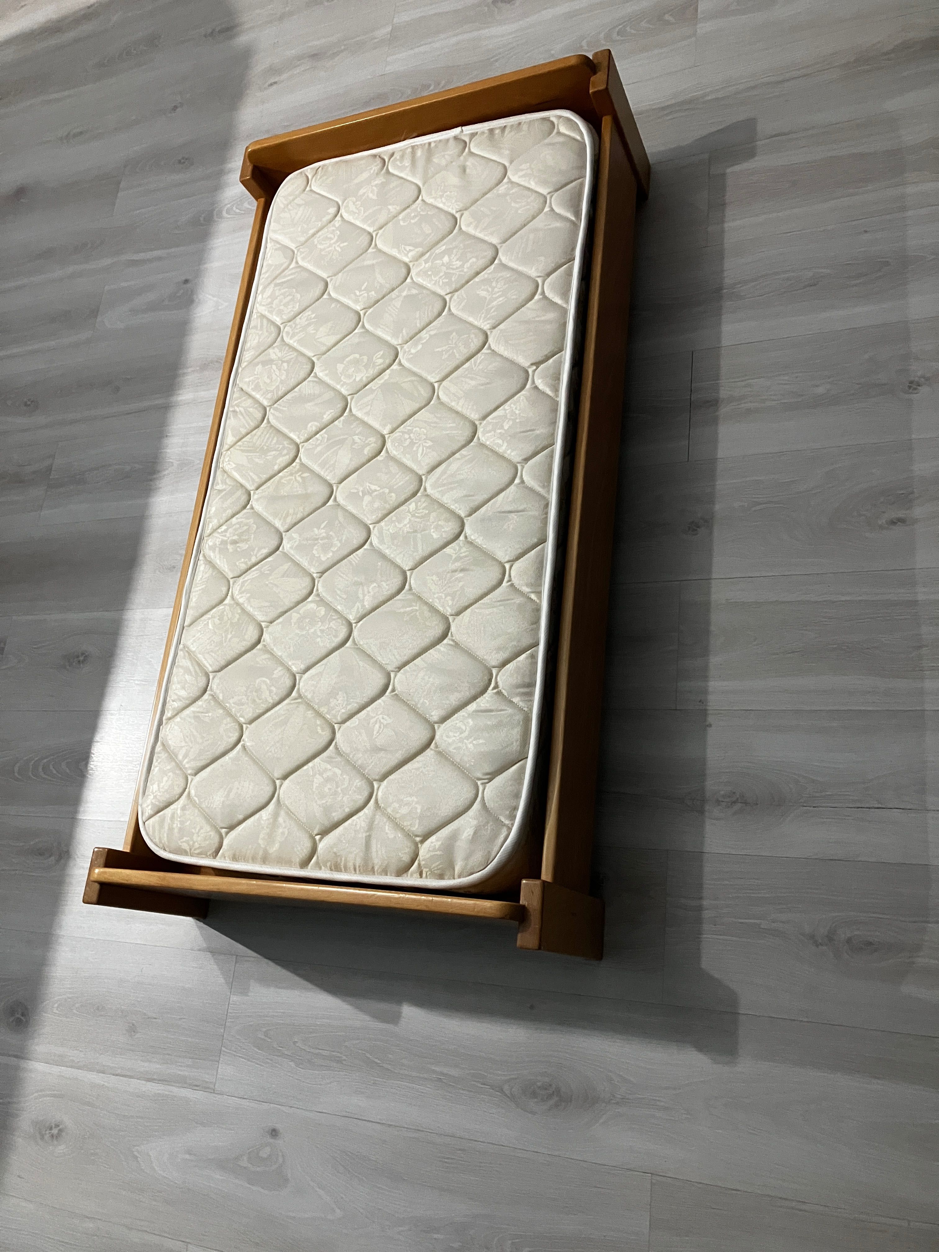 Cama criança com estrado e colchão