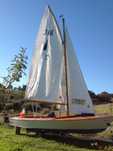 Veleiro classico de madeira com atrelado Neptun
