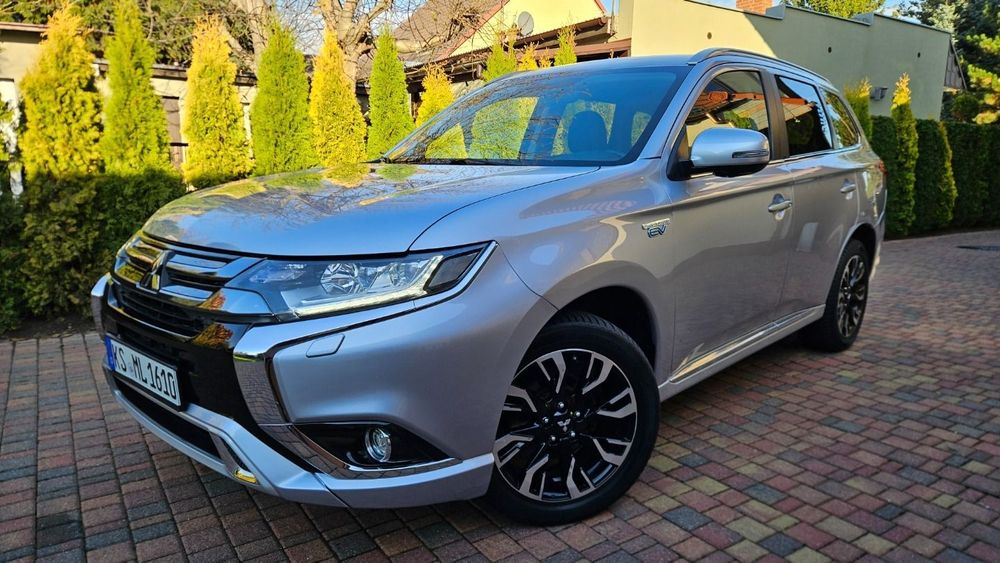 Mitsubishi Outlander 2,0 121 KM* HYBRYDA Plug-in* 110 tyś km* skóra z alcantarą*