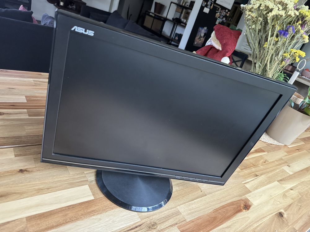 Monitor ASUS 19” cali ekran