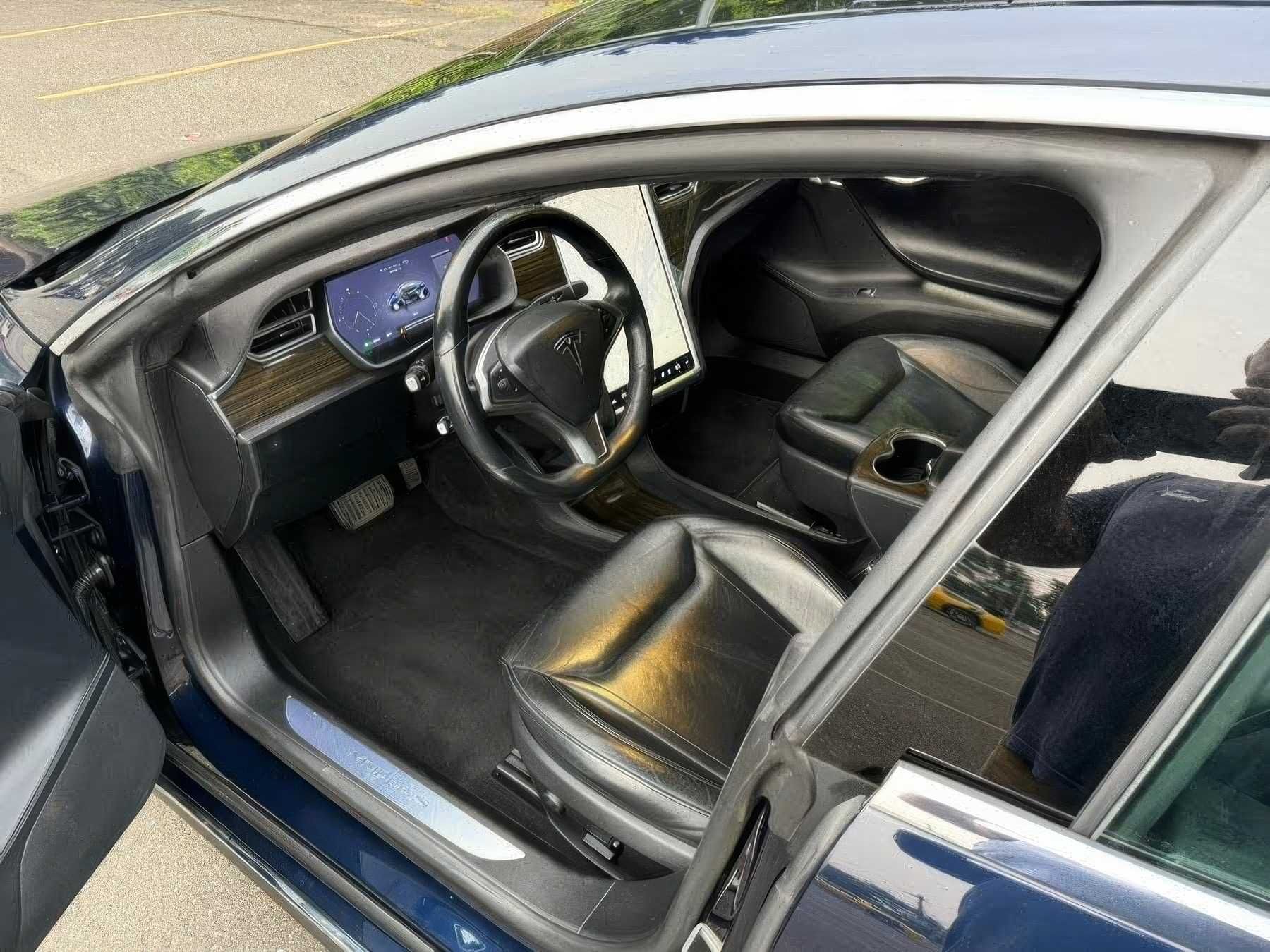 2015 Tesla Model S 85D AWD