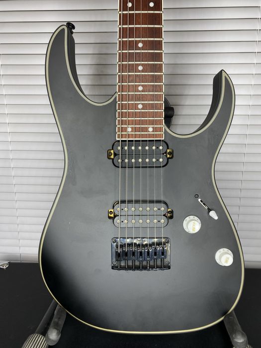 Guitarras Ibanez 7 cordas e Harley Benton