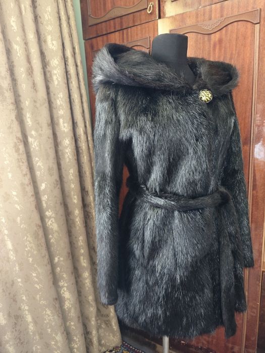 Полушубок з нутріїї з капюшоном