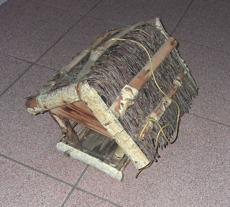 Budka lub karmnik dla ptaków