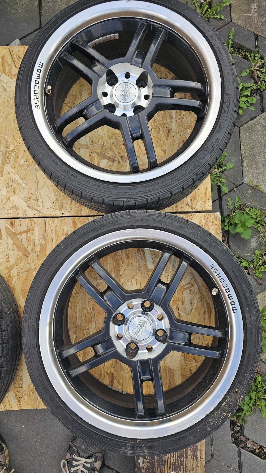 Felgi aluminiowe MOMOCORSE 195/40 R17 wraz z oponami Falken
