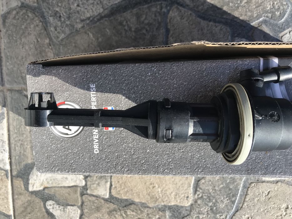 Головний циліндр зчеплення мастер мовано