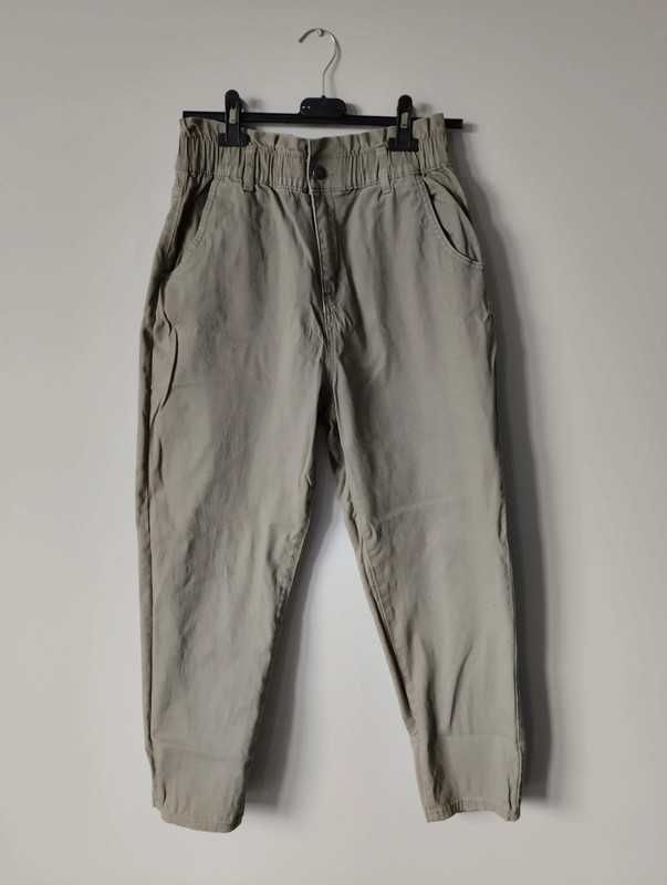 Ciemnozielone khaki spodnie typu paperbag