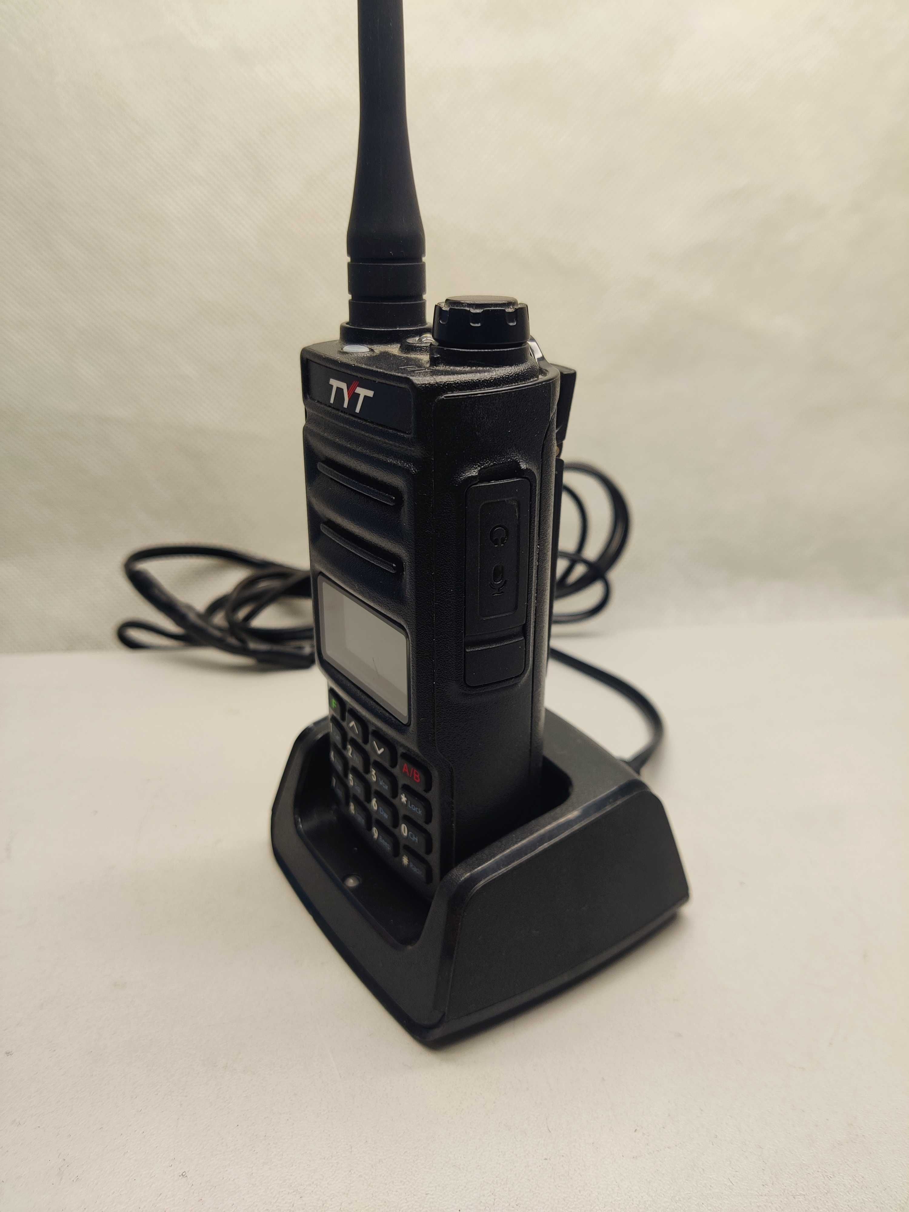 Radiotelefon TH-UV88 + antena; Madej S.C. Igielna Jasło