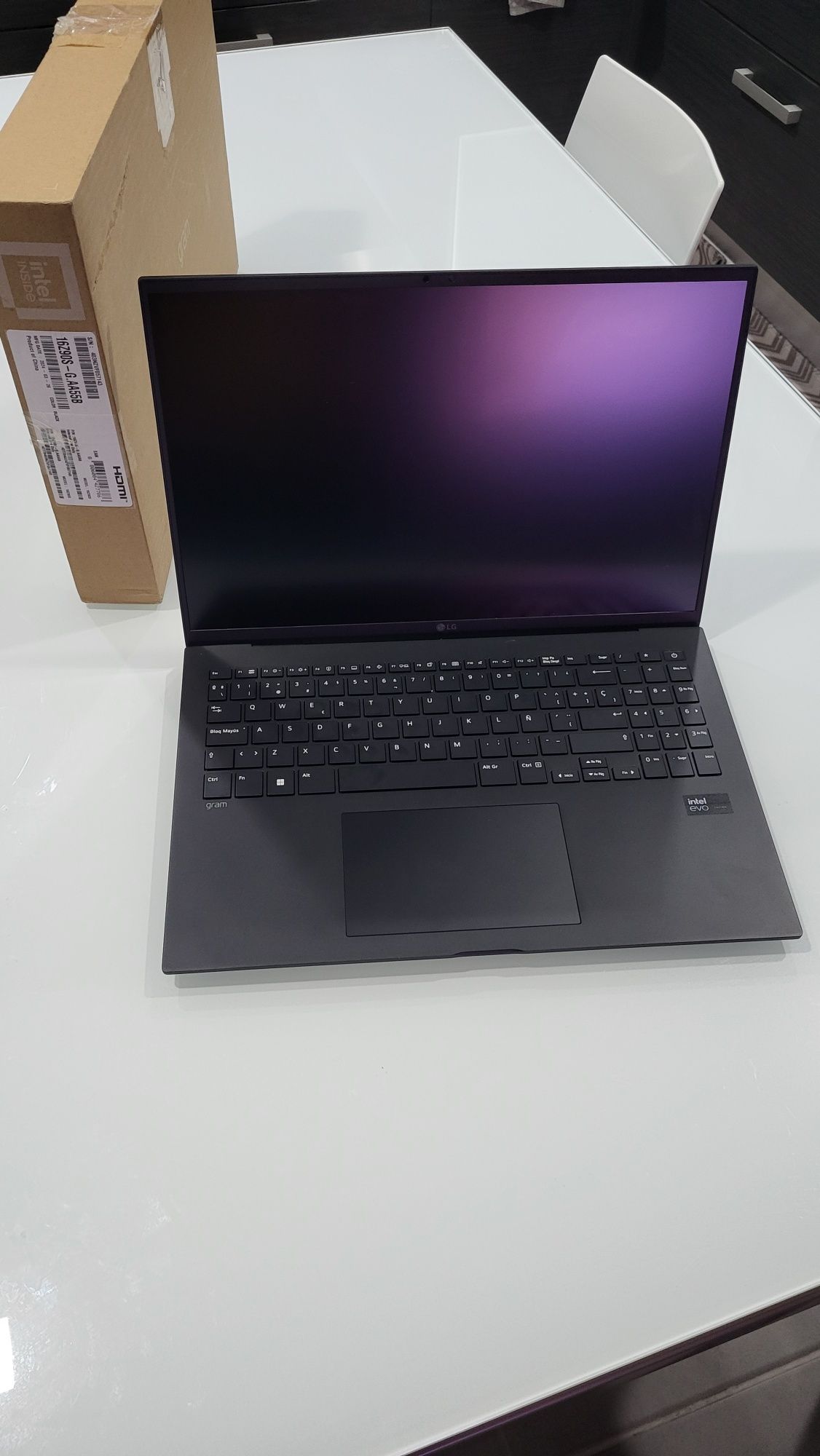LG gram 16” | Ultra-leve | Ecrã IPS Antirreflexo 16:10 | Ultra 5
