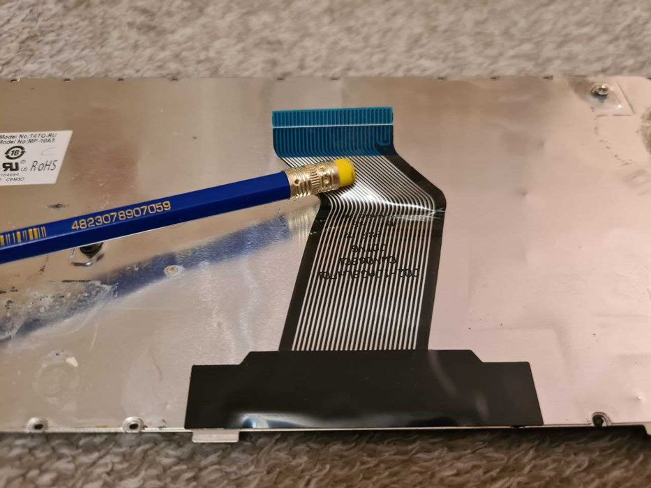 Клавіатура T4TQ-RU та акумулятор для ноутбука Lenovo B570e