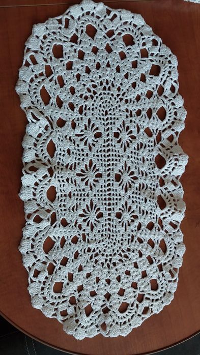 Bieżnik bialy owalny 55 cm x 30cm.