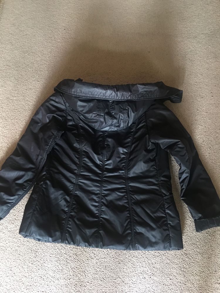 Продам куртку черного цвета