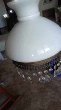 Candeeiro retro em metal, vidro branco e pendentes de cristal