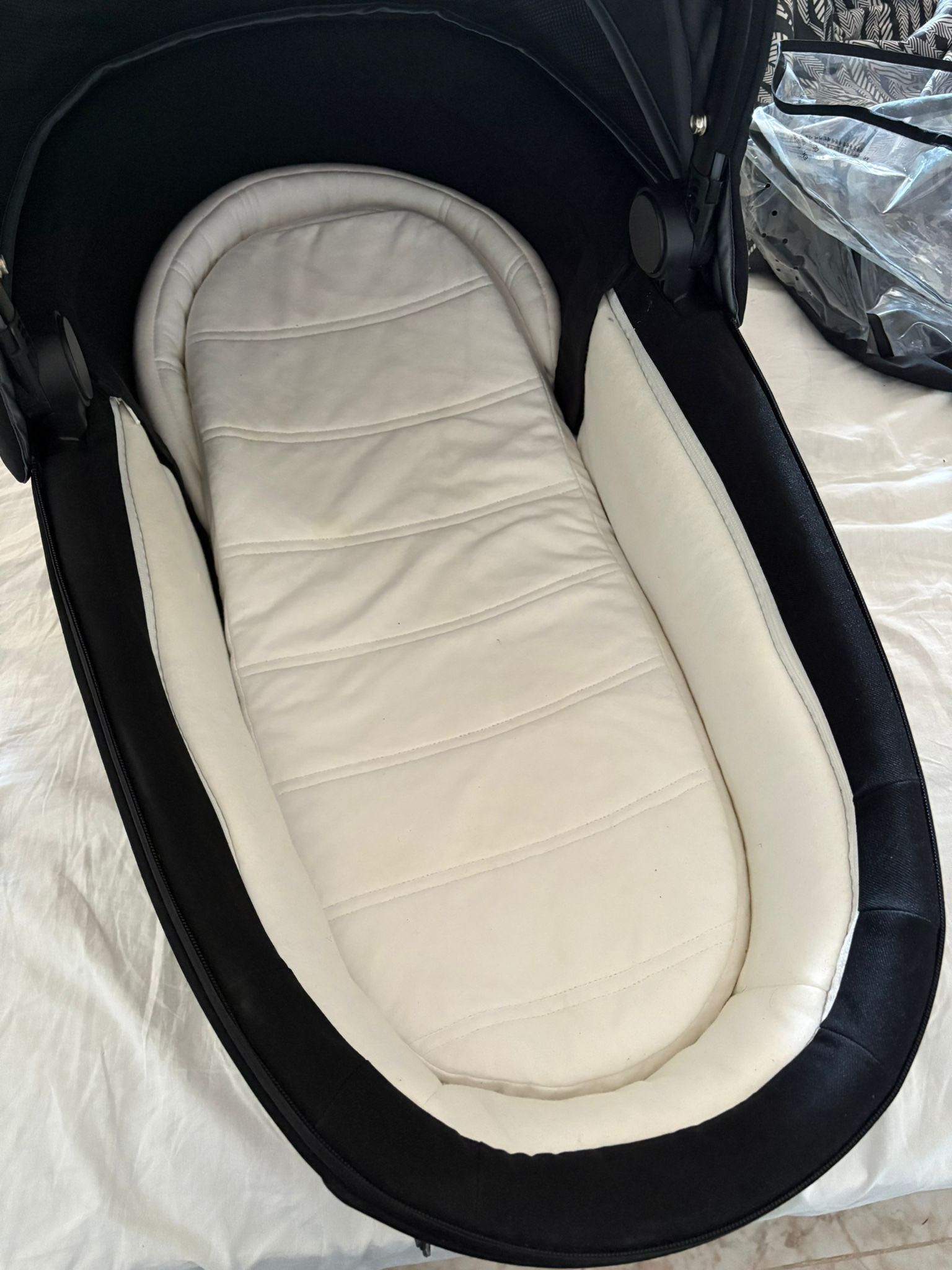 Alcofa Cybex para Myos com capa para a chuva