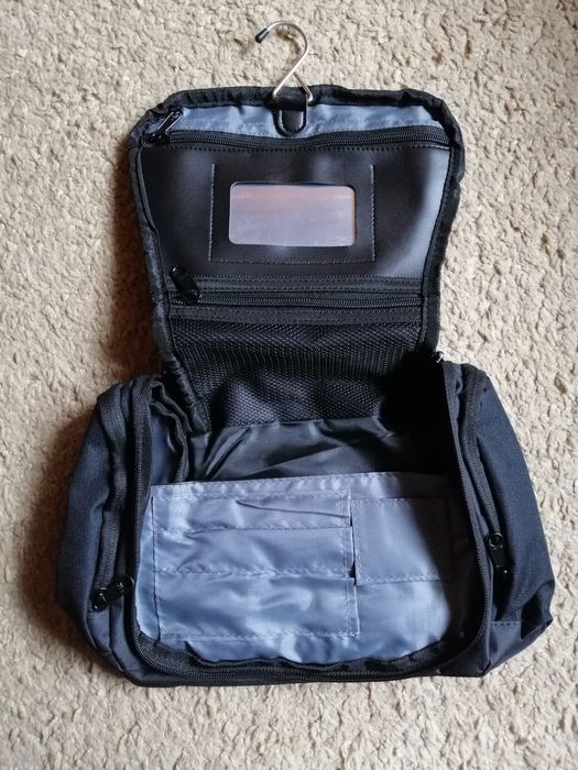 Kosmetyczka kierowcy mercedes