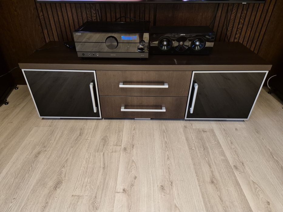 Szafka rtv orzech + czarne szyby